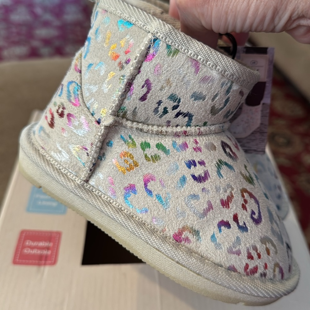 Toddler Cozy Boots Size 5/6 Toddler Girl Colorful Cheetah Print Faux Fur (TD) - Picture 4 of 6